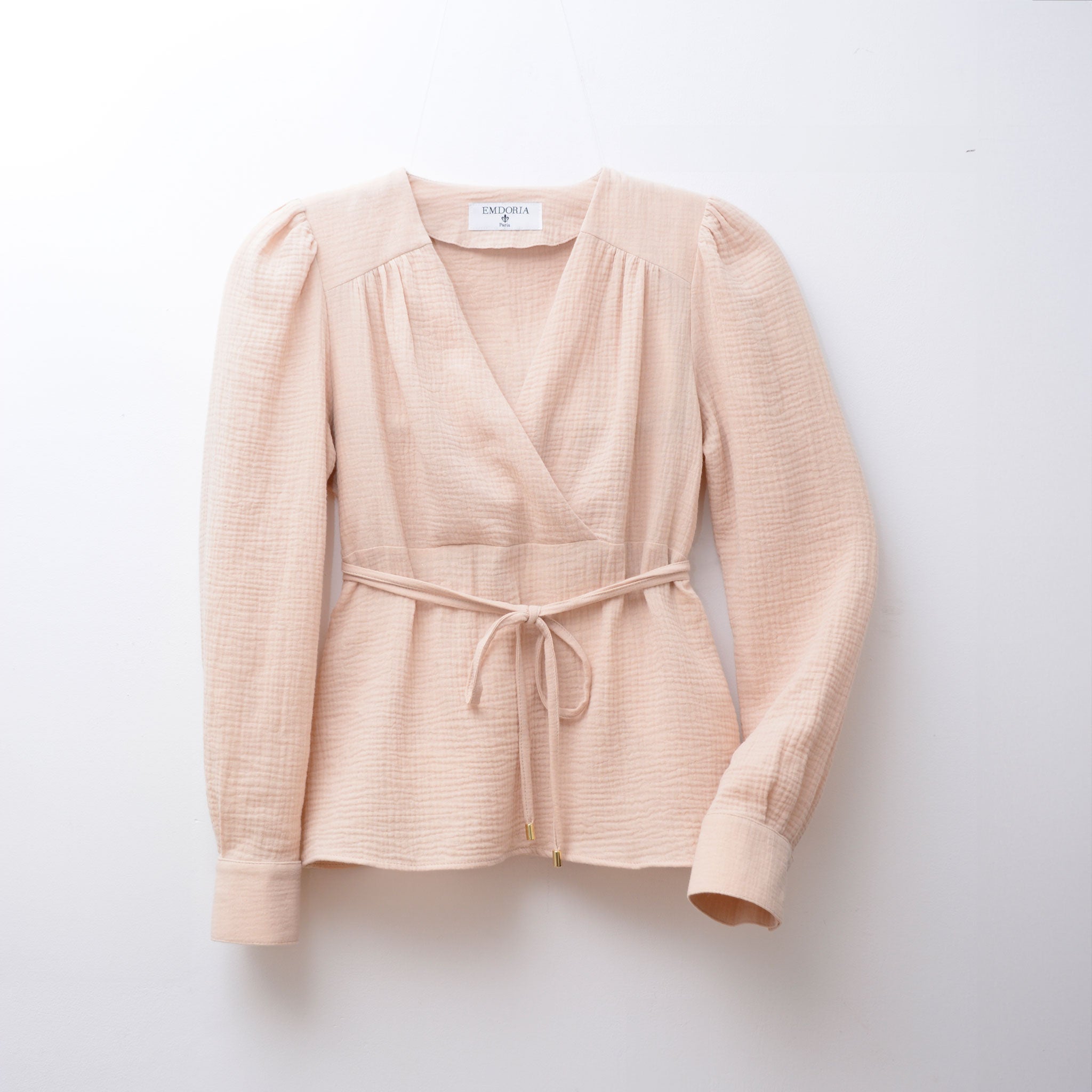 Blouse en gaze de coton à manches longues encolure en cache coeur avec cordon à la taille