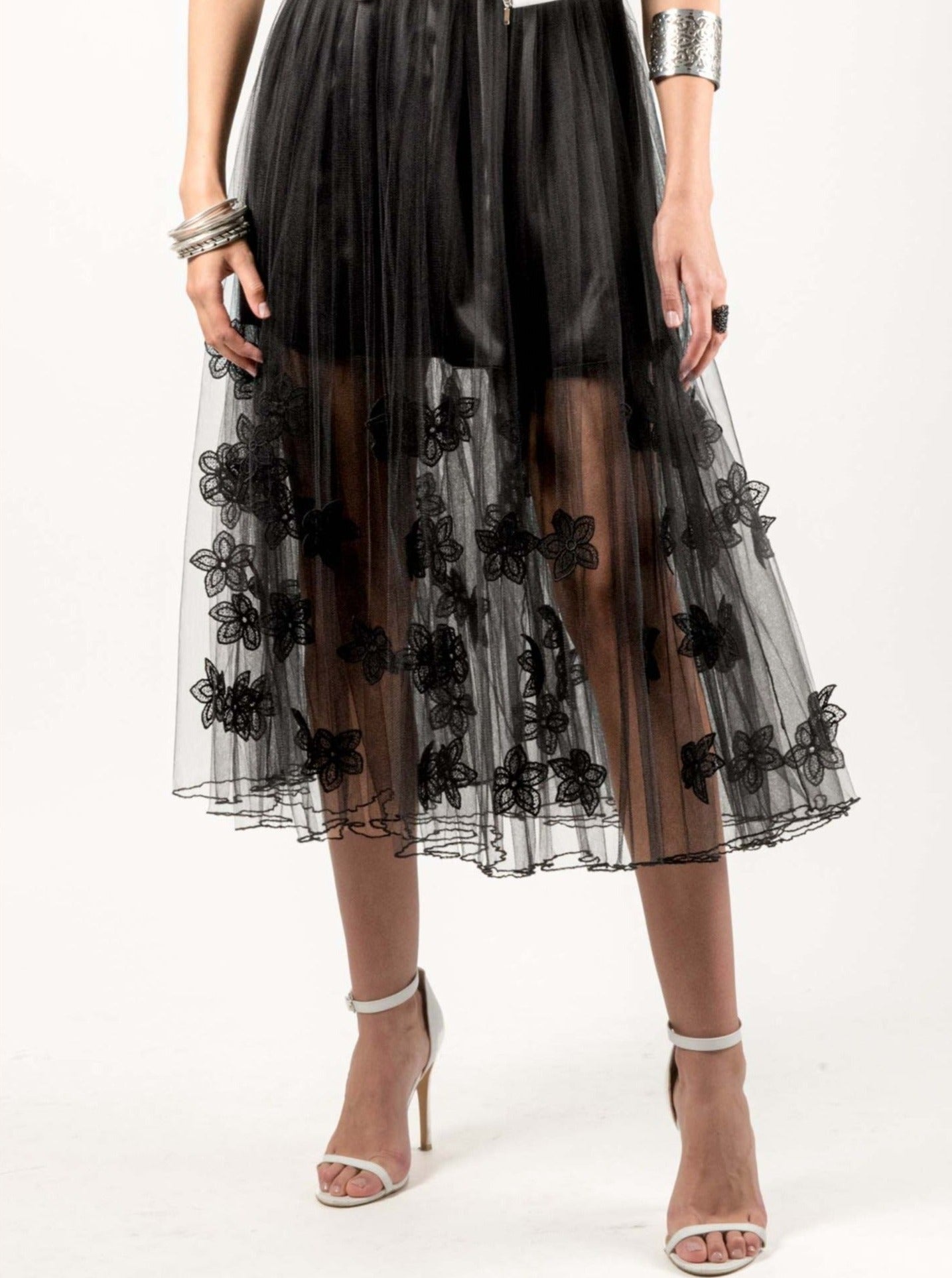 Jupe Longueur Midi en Tulle Couture a Fleurs en Dentelle Brodées-Belle jupe artisanale-jupe brodée-EMDORIA PARIS