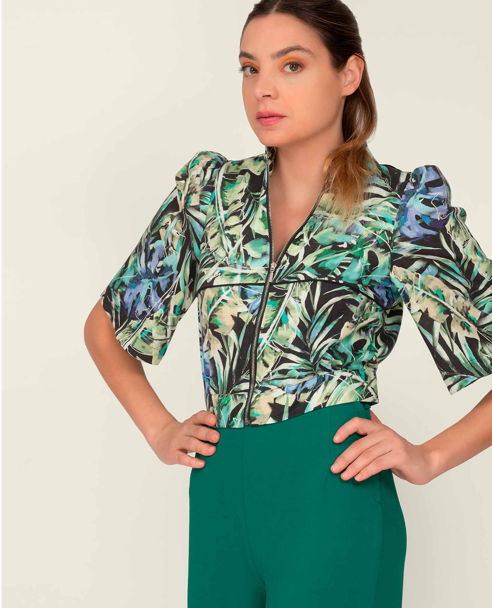 Haut style Blouse à manches bouffantes avec Zip en Viscose imprimée tropical-Hauts- Blouse-blouse femme-chemise-EMDORIA PARIS