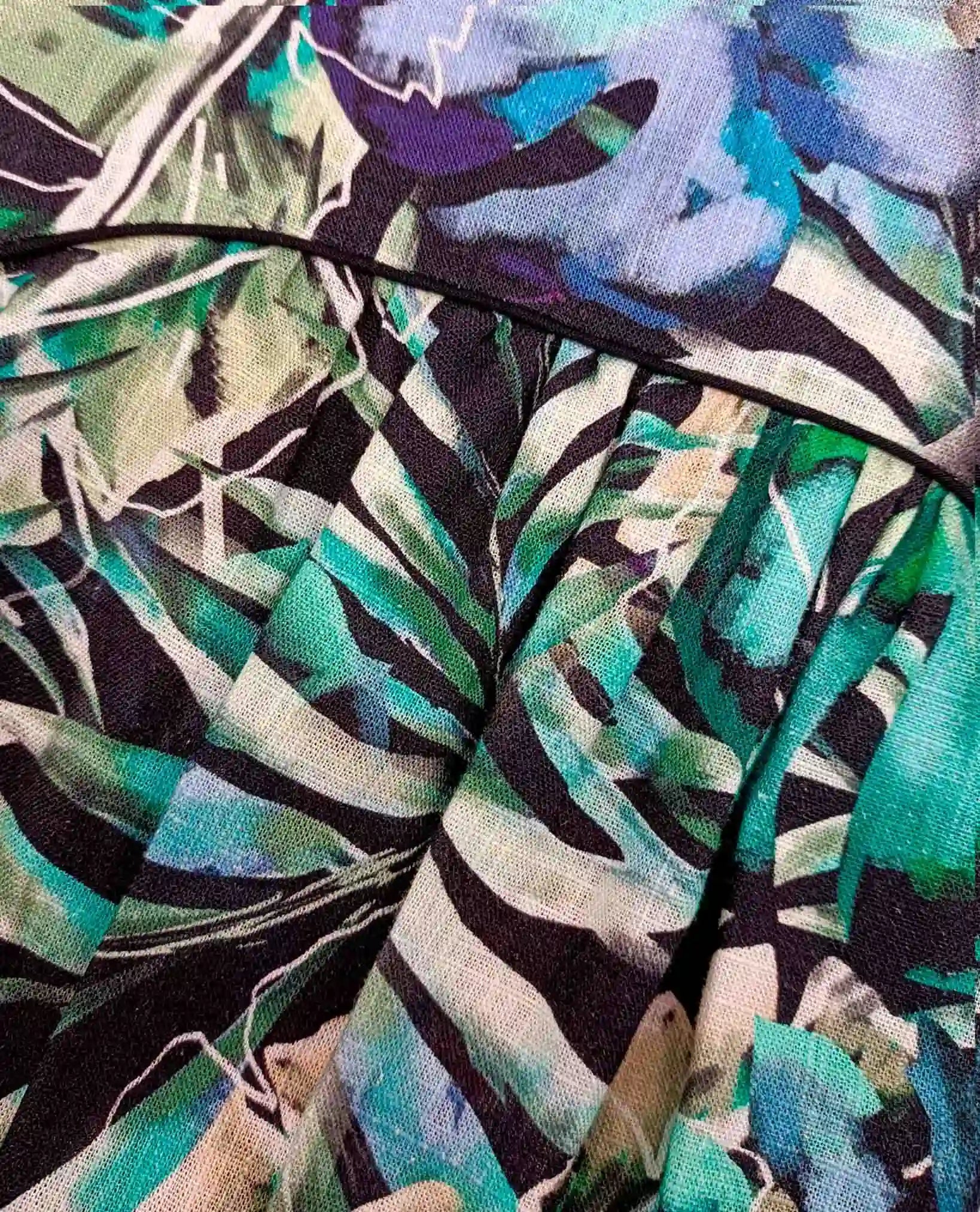 Haut style Blouse à manches bouffantes avec Zip en Viscose imprimée tropical-Hauts- Blouse-blouse femme-chemise-EMDORIA PARIS