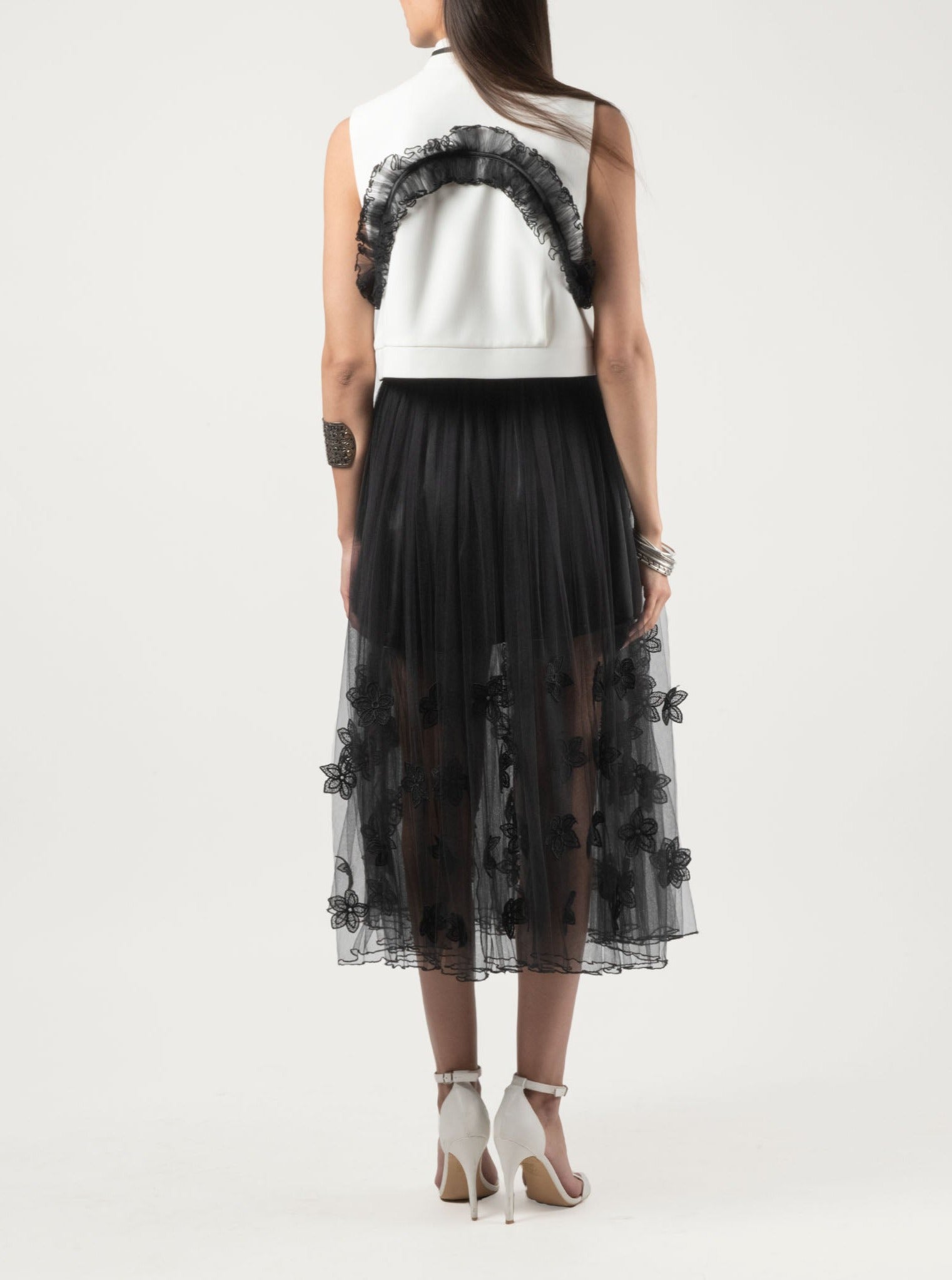 Jupe Longueur Midi en Tulle Couture avec Fleurs en Dentelle Brodées-Belle jupe-jupe artisanale-jupe brodée-EMDORIA PARIS