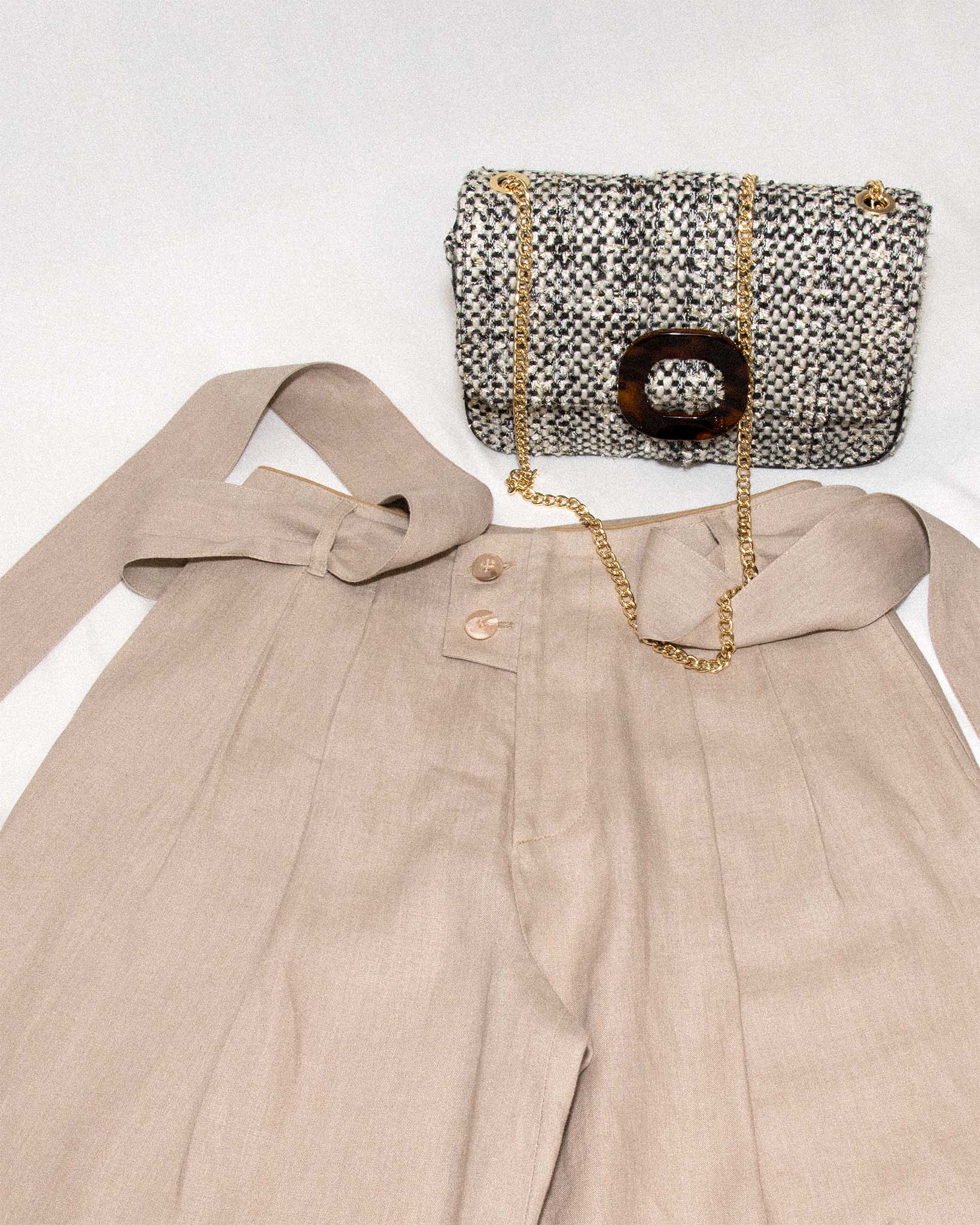 Pantalon à plis large et fluide en Lin naturel-Pantalon- new-new in-Nouveauté-EMDORIA PARIS