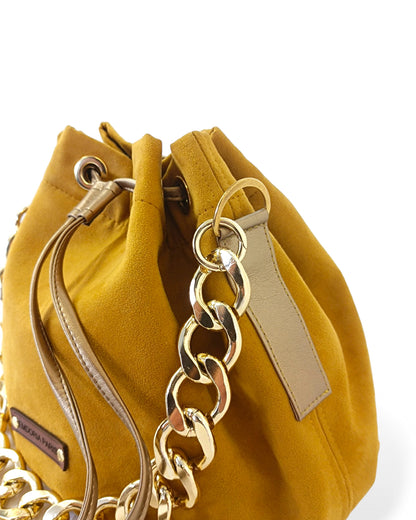 Sac à main style seau en suédine avec anses en chaine metal-- grand sac-Nouveauté-sac-EMDORIA PARIS