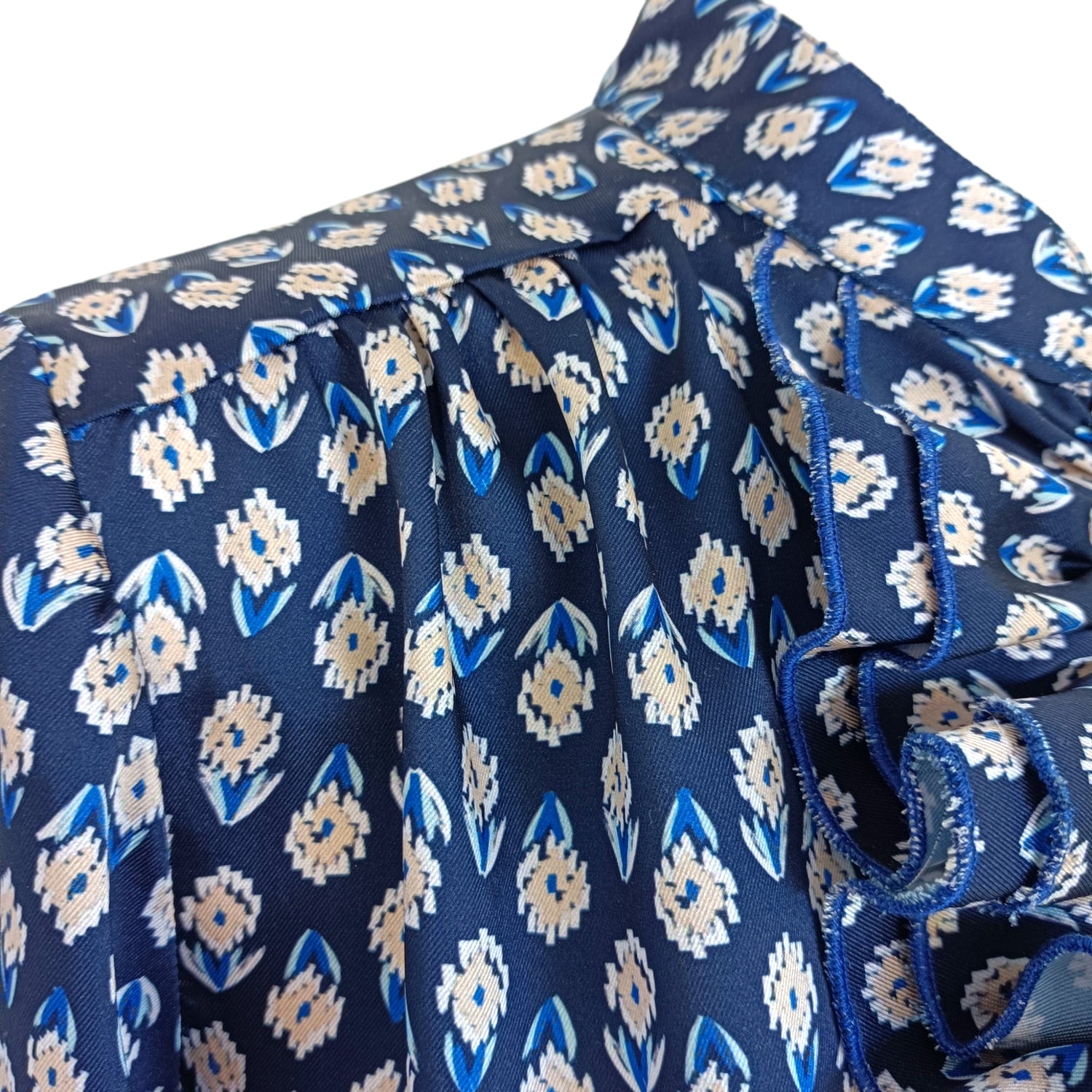 Chemise imprimée manches longues et jabot à volants-Chemise- blouse chic pour femme-blouse mariage-chemise-EMDORIA PARIS