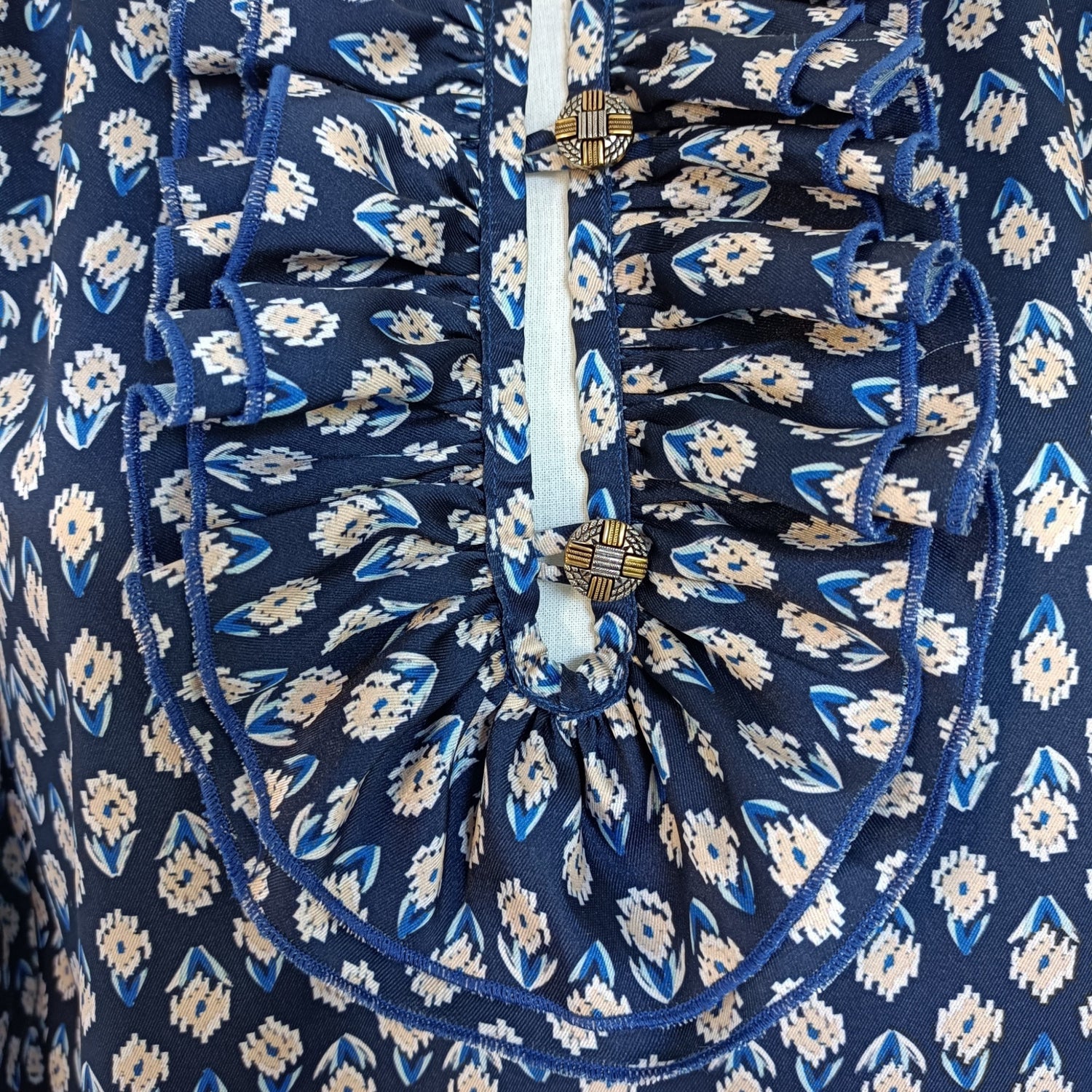 Chemise imprimée manches longues et jabot à volants-Chemise- blouse chic pour femme-blouse mariage-chemise-EMDORIA PARIS